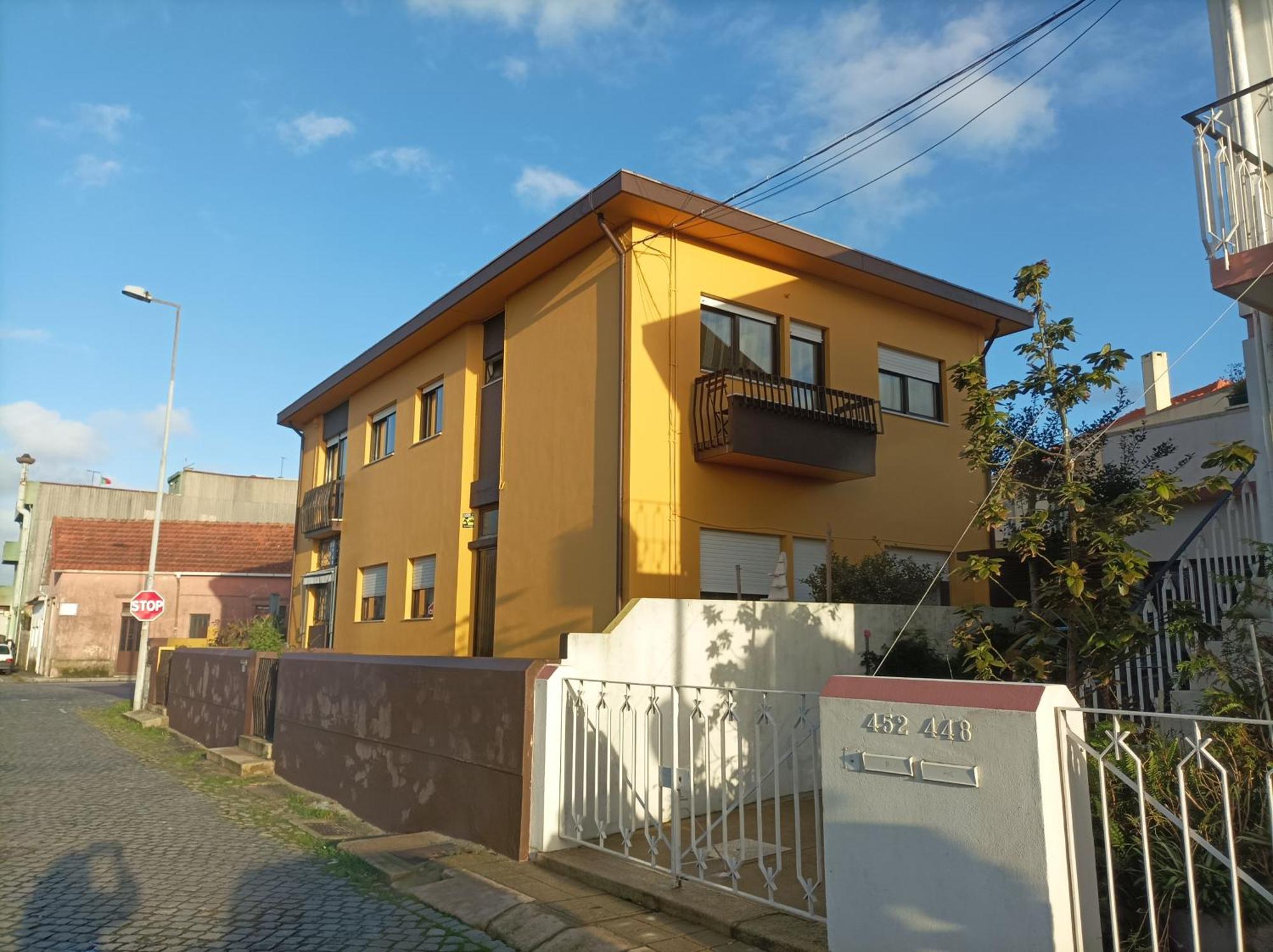 Yellow House Senhora da Hora Exterior photo